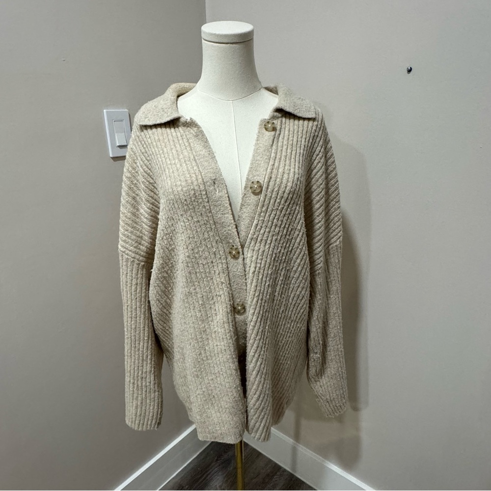 SOLD American eagle soft cardigan, size Large - Picture 2 of 4